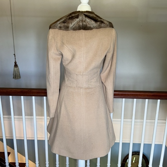 Jessica Simpson Vintage Style Tan Coat Fur Collar Size Small - Picture 4 of 8
